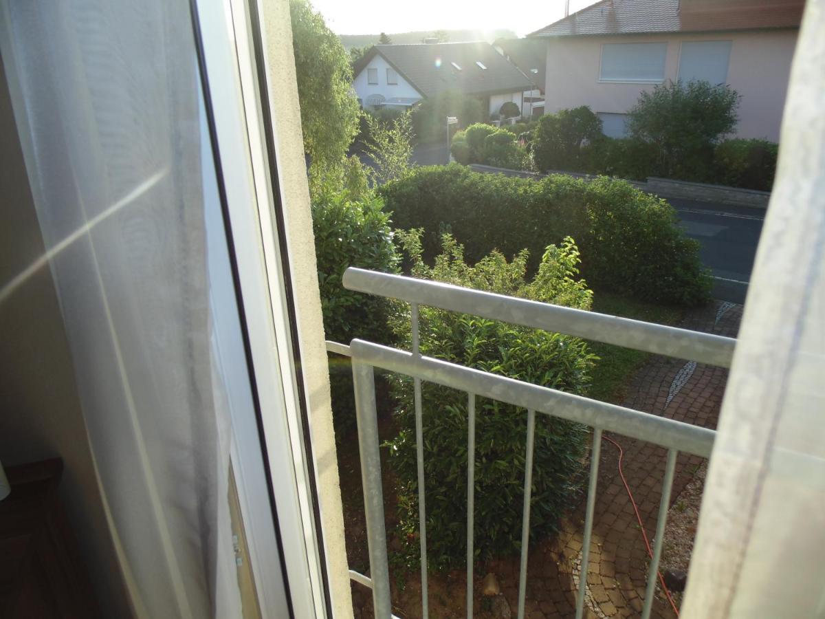 Lichtdurchflutetes Zimmer - Kaeppele Waldbuttelbrunn Bagian luar foto