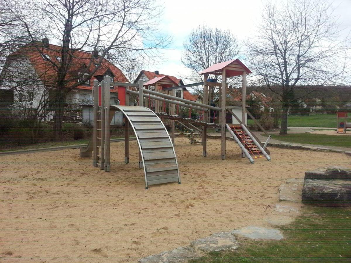 Lichtdurchflutetes Zimmer - Kaeppele Waldbuttelbrunn Bagian luar foto